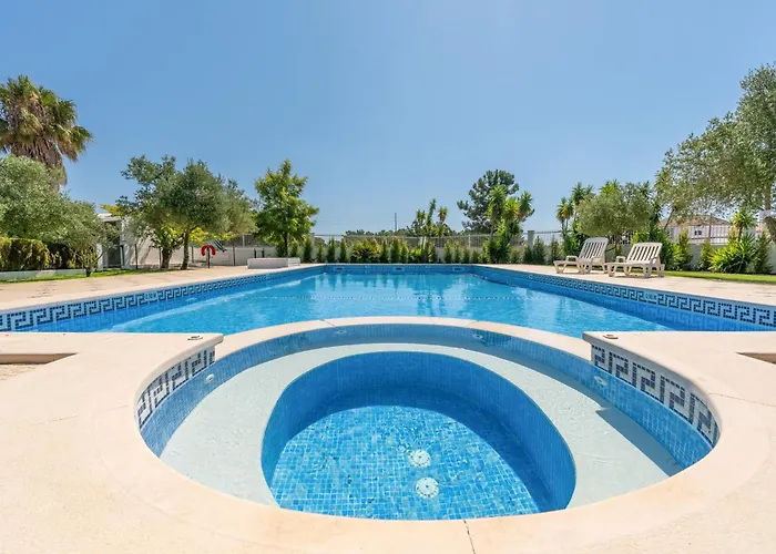 Feriehus Magalhaes Village By Lovelystay Santo Antonio da Charneca